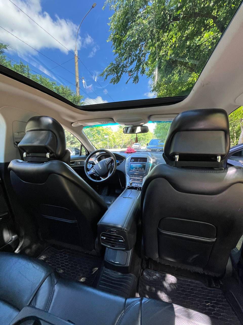 Lincoln Black Interior